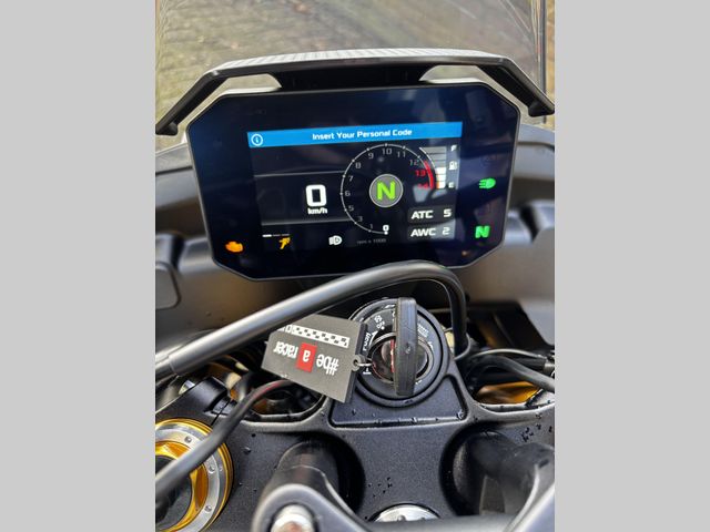 aprilia - tuono--v4-1100-factory