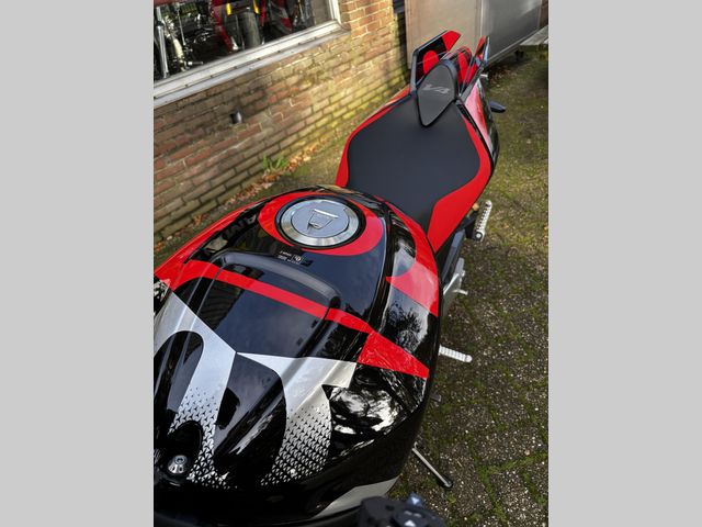 aprilia - tuono--v4-1100-factory