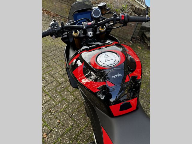 aprilia - tuono--v4-1100-factory