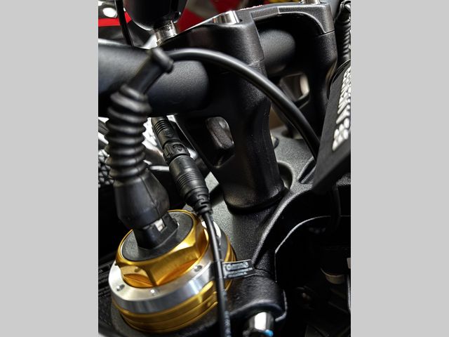 aprilia - tuono--v4-1100-factory