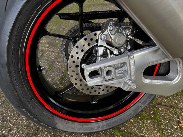 aprilia - tuono--v4-1100-factory