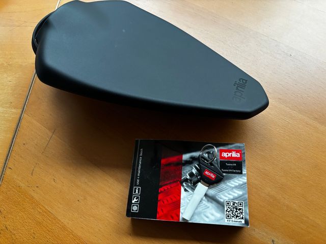 aprilia - tuono--v4-1100-factory