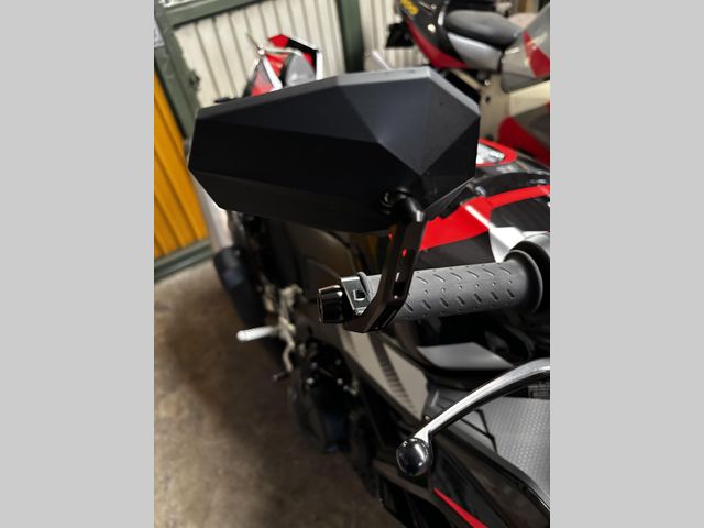 aprilia - tuono--v4-1100-factory