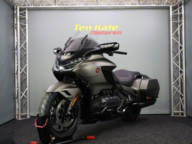 honda - gl-1800-goldwing-bagger