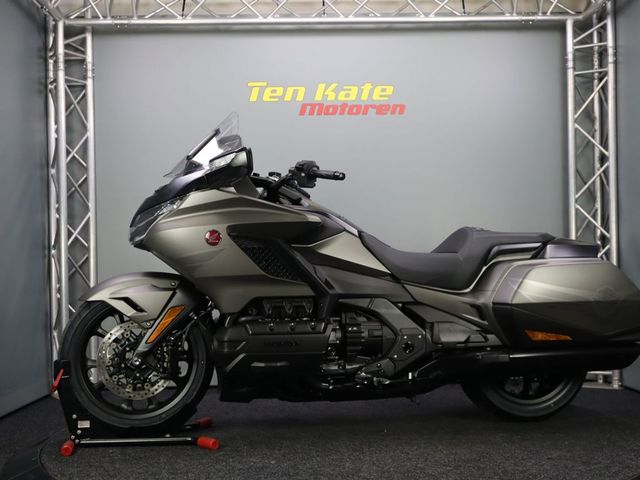 honda - gl-1800-goldwing-bagger