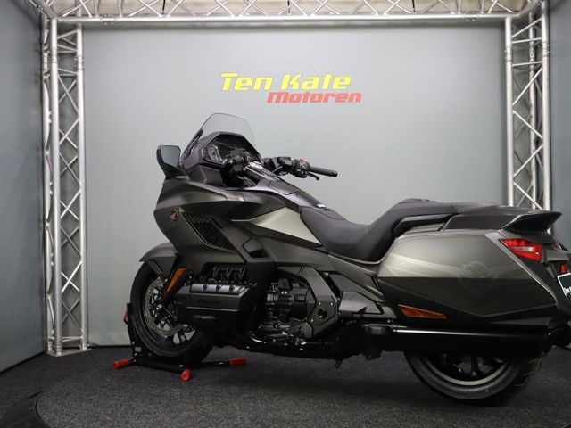 honda - gl-1800-goldwing-bagger