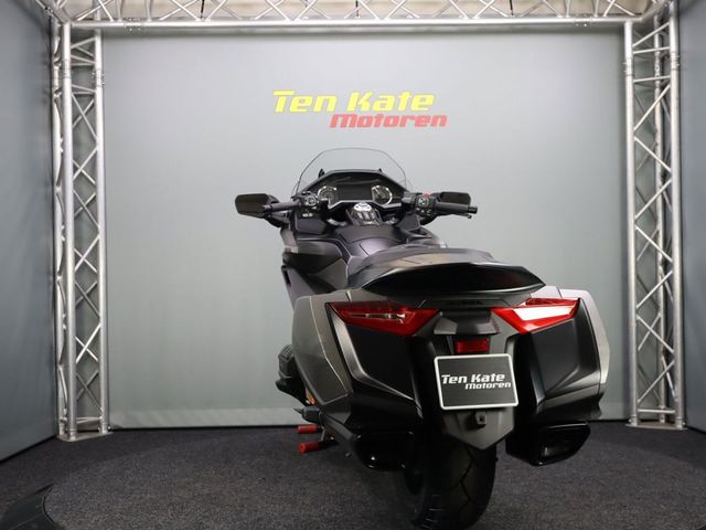 honda - gl-1800-goldwing-bagger