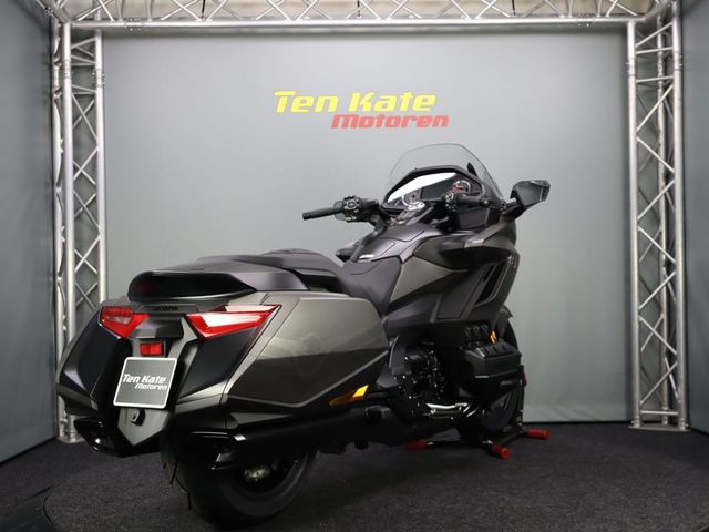 honda - gl-1800-goldwing-bagger