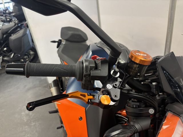 ktm - 1290-super-duke-r