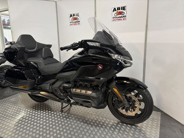 honda - gl-1800-goldwing-touring-deluxe