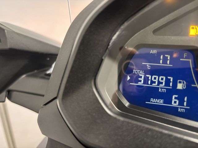 honda - gl-1800-goldwing-touring-deluxe