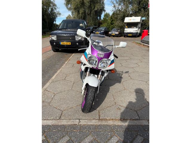 yamaha - fzr-600-r