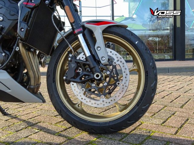 triumph - trident-800