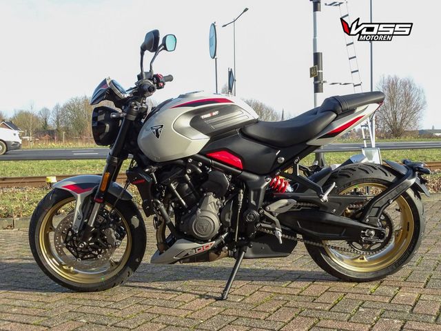 triumph - trident-800