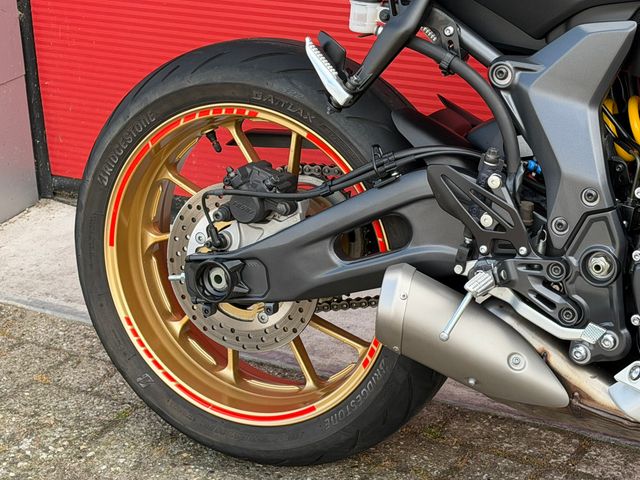 yamaha - r7-world-gp-60th-anniversary