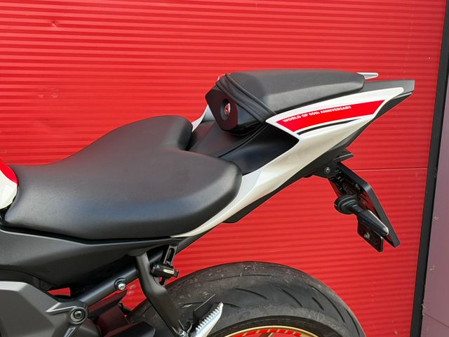 yamaha - r7-world-gp-60th-anniversary