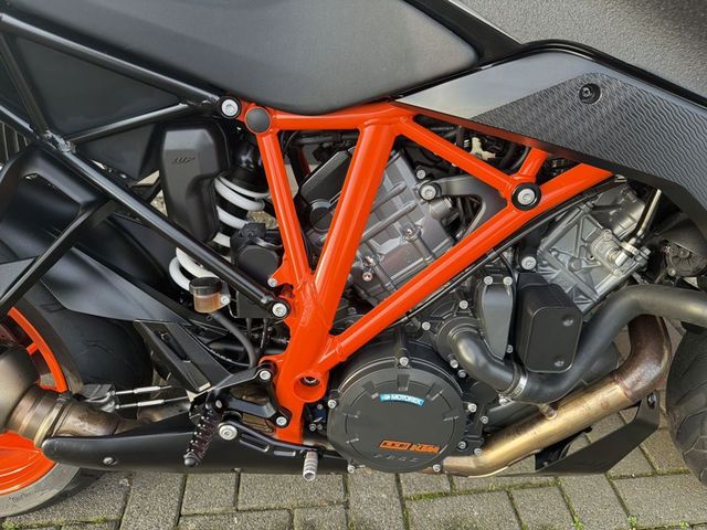 ktm - 1290-super-duke-gt