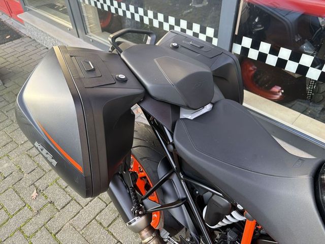 ktm - 1290-super-duke-gt