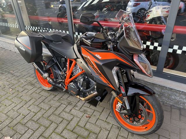 ktm - 1290-super-duke-gt