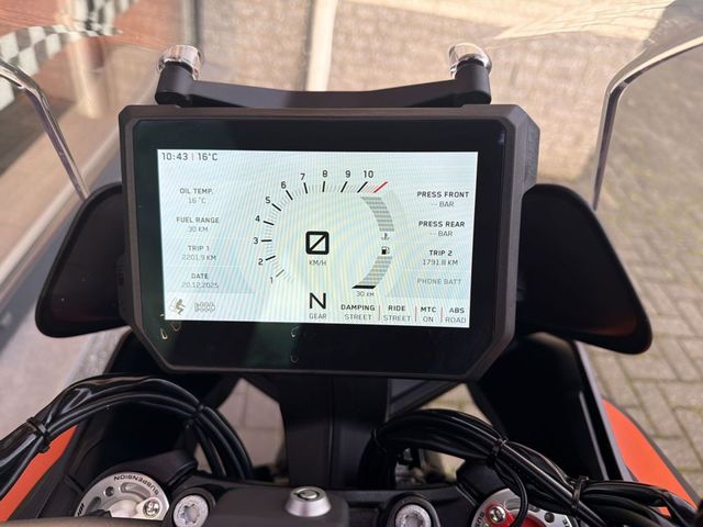 ktm - 1290-super-duke-gt