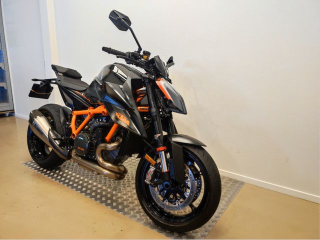 ktm - 1290-super-duke-r