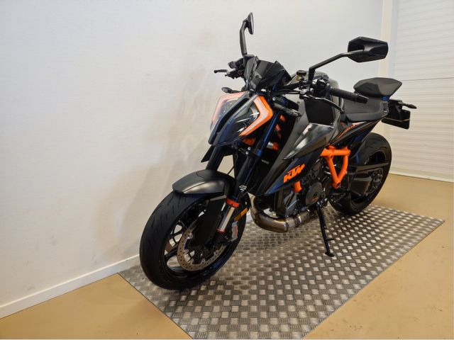 ktm - 1290-super-duke-r