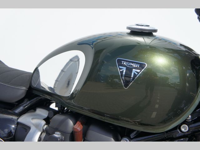 triumph - scrambler-900-chrome-edition