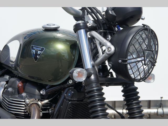 triumph - scrambler-900-chrome-edition