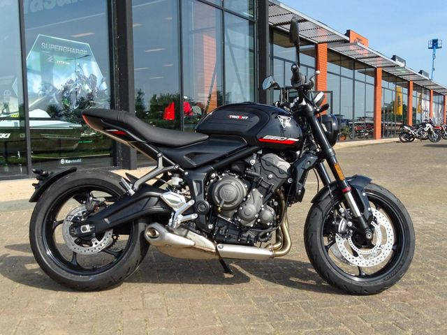 triumph - trident-660