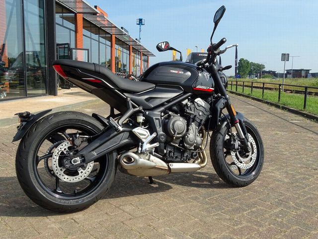 triumph - trident-660