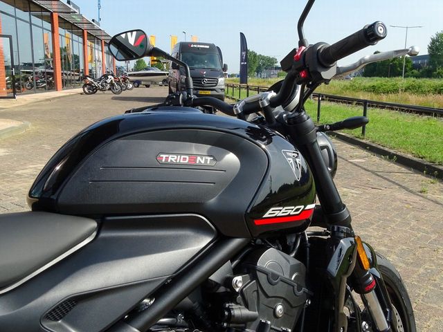 triumph - trident-660