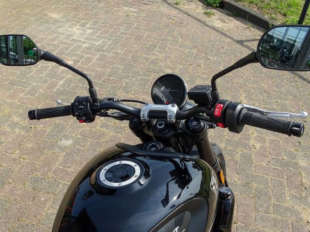 triumph - trident-660