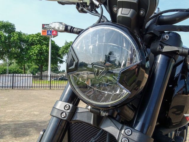 triumph - trident-660