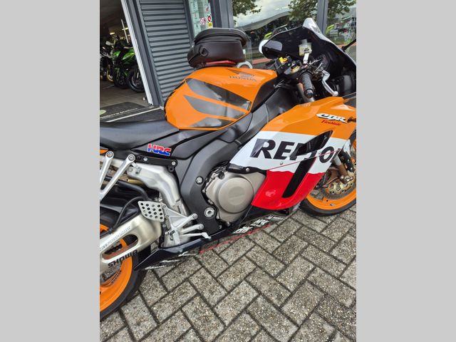 honda - cbr-1000-rr-fireblade