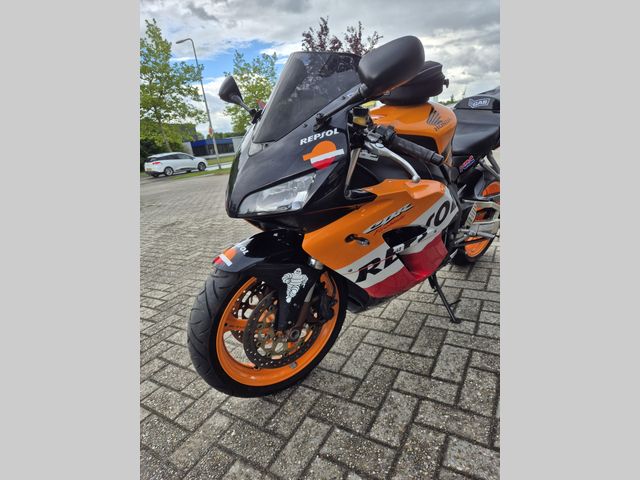 honda - cbr-1000-rr-fireblade