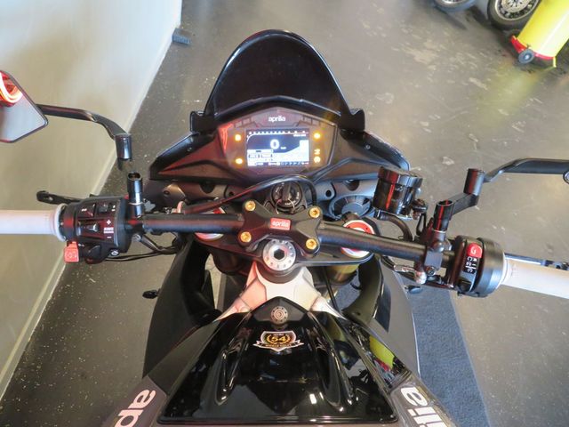 aprilia - tuono-v4-r-aprc