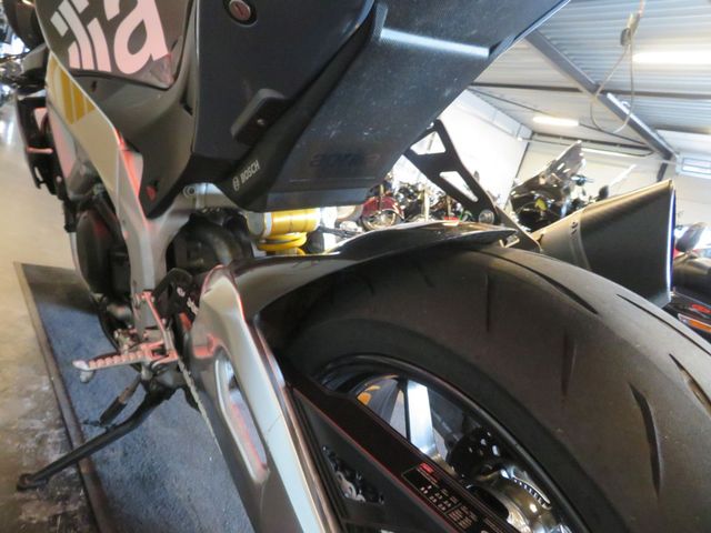 aprilia - tuono-v4-r-aprc