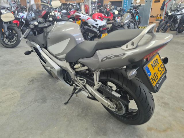 honda - cbr-600-f-injectie