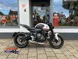 TRIUMPH TRIDENT 660