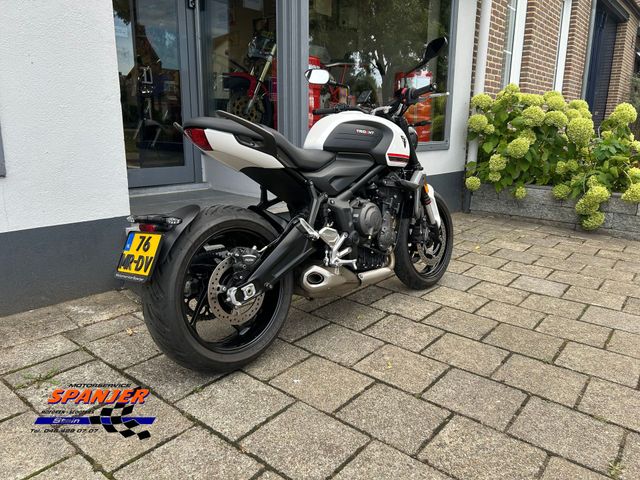 triumph - trident-660