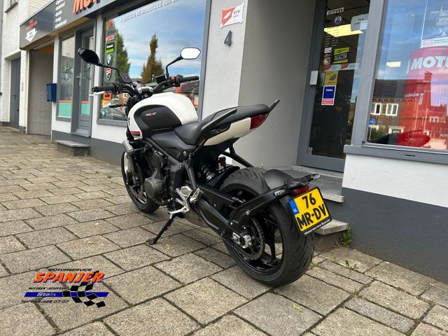 triumph - trident-660