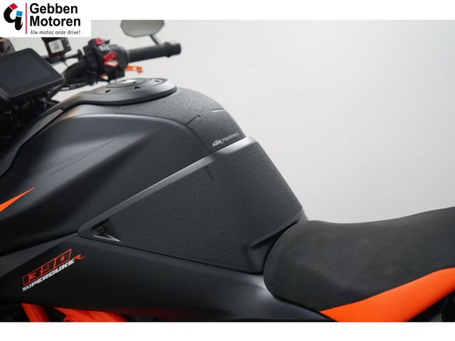 ktm - 1390-super-duke-r-evo