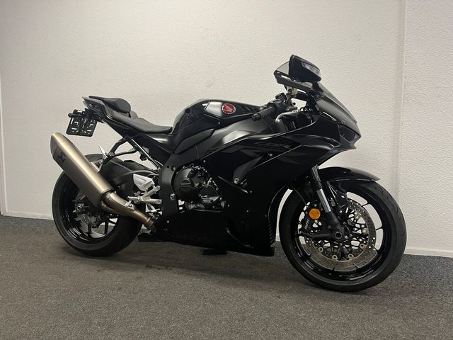 honda - cbr-1000-rr-r-fireblade