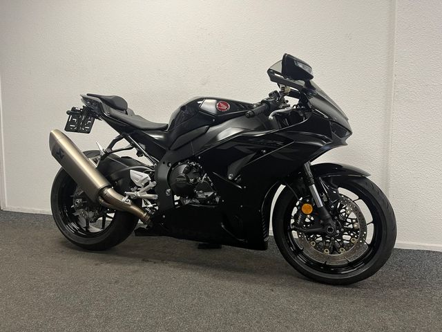 honda - cbr-1000-rr-r-fireblade