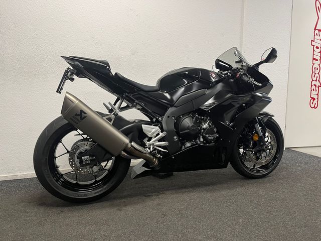 honda - cbr-1000-rr-r-fireblade