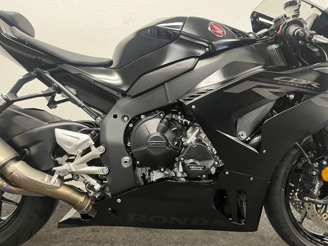 honda - cbr-1000-rr-r-fireblade
