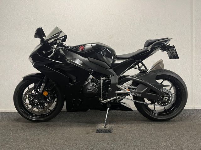honda - cbr-1000-rr-r-fireblade