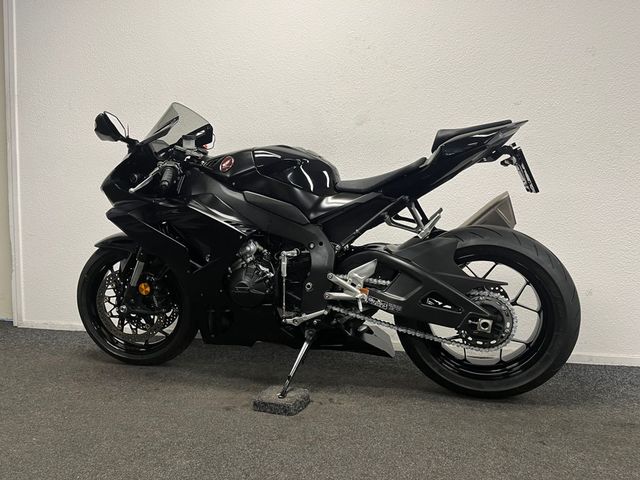 honda - cbr-1000-rr-r-fireblade
