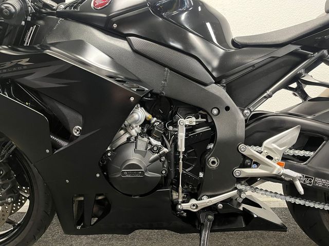 honda - cbr-1000-rr-r-fireblade