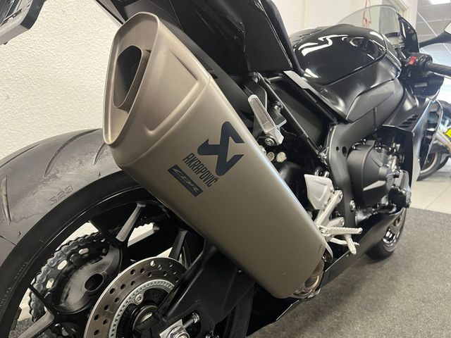 honda - cbr-1000-rr-r-fireblade
